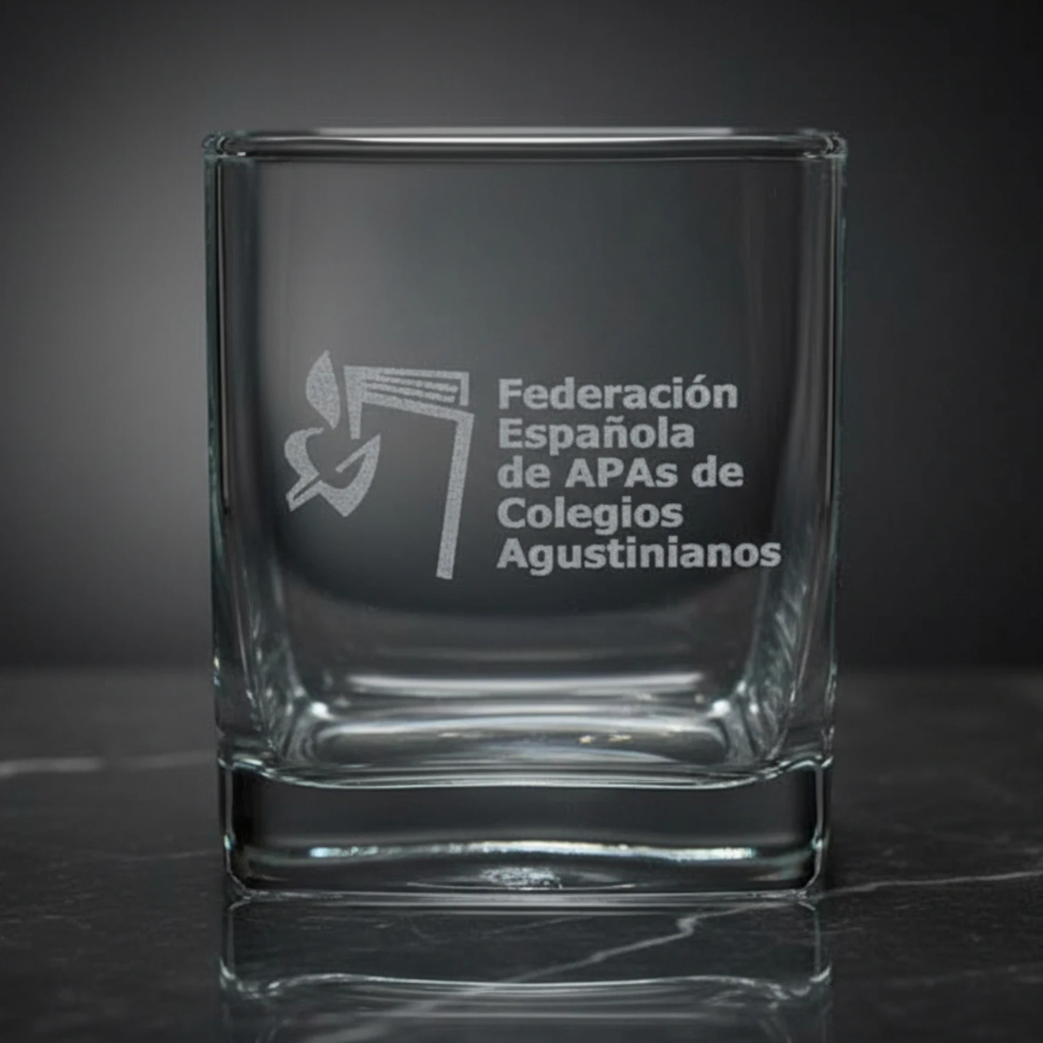 Vaso de cristal grabado con diseño personalizado